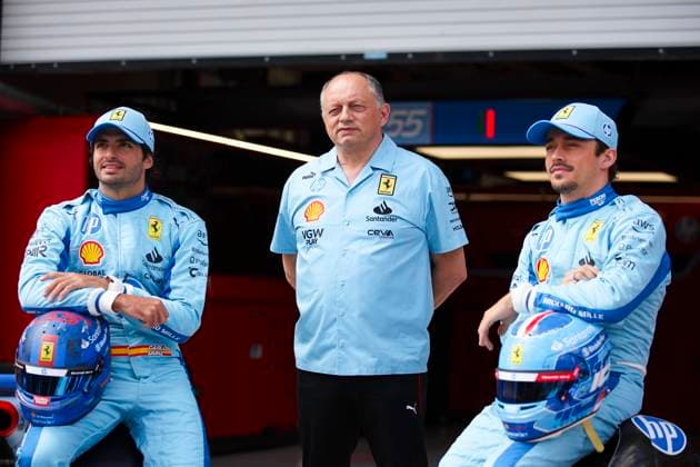 SAINZ Carlos (spa), Scuderia Ferrari HP SF-24, portrait, VASSEUR Frà dà ric (fra), Team Principal & General Manager of the Scuderia Ferrari HP, portrait and LECLERC Charles (mco), Scuderia Ferrari HP SF-24, portrait during the Formula 1 Crypto.com Miami Grand Prix 2024, 6th round of the 2024 Formula One World Championship, WM, Weltmeisterschaft from May 3 to 5, 2024 on the Miami International Autodrome, in Miami, United States of America - F1 - MIAMI GRAND PRIX 2024 DPPI Panoramic 240502_R06_MIAMI_DP_EA016802