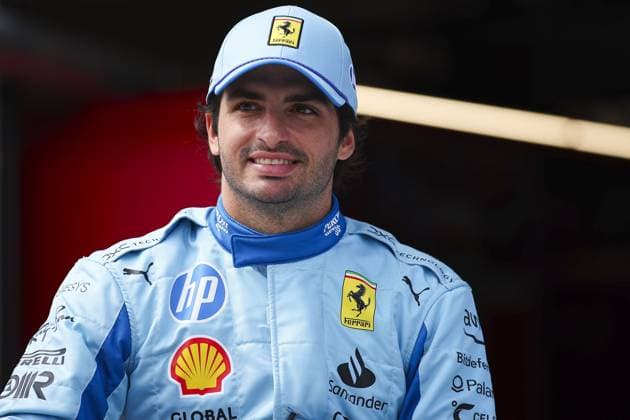 SAINZ Carlos (spa), Scuderia Ferrari HP SF-24, portrait during the Formula 1 Crypto.com Miami Grand Prix 2024, 6th round of the 2024 Formula One World Championship, WM, Weltmeisterschaft from May 3 to 5, 2024 on the Miami International Autodrome, in Miami, United States of America - F1 - MIAMI GRAND PRIX 2024 DPPI Panoramic  240502_R06_MIAMI_DP_EA016956