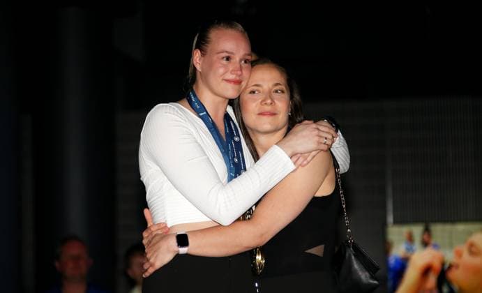 BAU 02 05 2024, Germany, Stuttgart Volleyball, Sparda Welt, Triple winner Allianz MTV Stuttgart celebrates the triple team at Sparda Welt Stuttgart, Michelle Schwerdtner, Roosa Koskelo