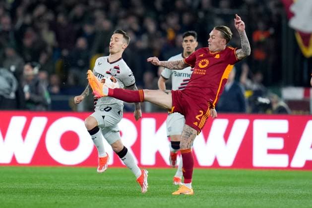 AS Roma v Bayer 04 Leverkusen - Semi-Final First Leg - UEFA Europa League 2023 24 Alex Grimaldo and Rick Karsdorp of AS Roma compete for the ball during the UEFA Europa League 2023 24 Semi-Final first leg match between AS Roma and Bayer 04 Leverkusen at Stadio Olimpico on May 2, 2024 in Rome, Italy. Rome Stadio Olimpico Rome Italy Copyright: xGiuseppexMaffiax UEL_Roma-BayerLeverkusen_020524_DSC9218