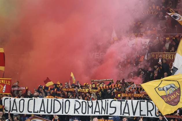 Europa League 2023 24 tra Roma vs Bayer Leverkusen 02 05 2024 Rome, Olympic Stadium, football match valid for the semi-final of the Europa League 2023 24 between AS Roma vs Bayer Leverkusen In the picture: supporters roma ROMA Stadio Olimpico Lazio ITALIA Copyright: xFABIOxSASSOxFabioxSassox 2L8A4323