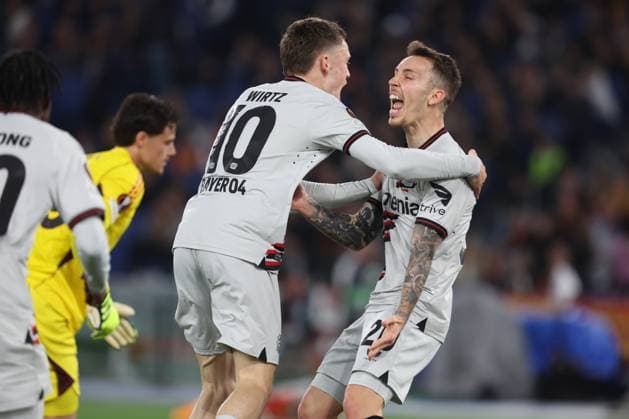 Rome, Italy 2.05.2024: Florian Wirtz of Leverkusene score the goal 0-1 and celebrate with the team during the UEFA Europa League 2023-2024, semi-finals leg 1, football match between AS Roma vs Bayer 04 Leverkusen FuSsball at Olympic Stadium in Rome.  Copyright: xMarcoxIacobucci IPAxSportx xipa-x xx IPA_45675990 IPA_Agency_IPA45675990