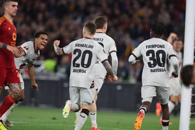 Football Europa League match - AS Roma vs Bayer 04 Leverkusen Rome, Italy 2.05.2024: Florian Wirtz of Leverkusene score the goal 0-1 and celebrate with the team during the UEFA Europa League 2023-2024, semi-finals leg 1, football match between AS Roma vs Bayer 04 Leverkusen FuSsball at Olympic Stadium in Rome. Rome Italy  Copyright: xIPAxSport ABACAx