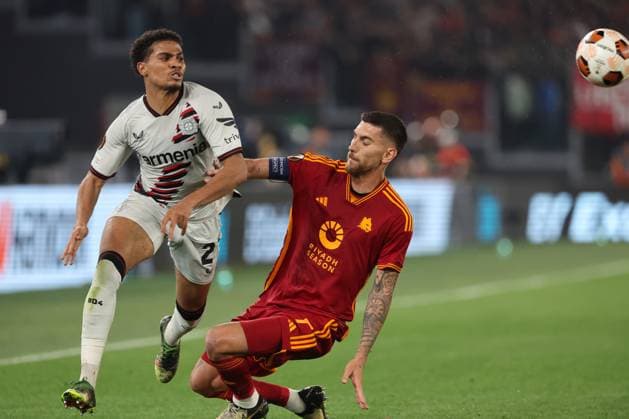 UEFA Europa League 2023-2024 - Semi-finals leg 1, AS Roma vs Bayer 04 Leverkusen Fußball at Olympic Stadium in Rome on 02th may 2024 Rome, Italy 2.05.2024: Amine Adli of Leverkusen, Lorenzo Pellegrini of Roma during the UEFA Europa League 2023-2024, semi-finals leg 1, football match between AS Roma vs Bayer 04 Leverkusen Fußball at Olympic Stadium in Rome. Rome Olympic italy italy Copyright: xmarcoxiacobucci