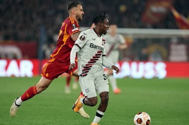 UEFA Europa League 2023-2024 - Semi-finals leg 1, AS Roma vs Bayer 04 Leverkusen Fußball at Olympic Stadium in Rome on 02th may 2024 Rome, Italy 2.05.2024: Leonardo Spinazzola of Roma, Jeremie Frimpong of Leverkusen during the UEFA Europa League 2023-2024, semi-finals leg 1, football match between AS Roma vs Bayer 04 Leverkusen Fußball at Olympic Stadium in Rome. Rome Olympic italy italy Copyright: xmarcoxiacobucci
