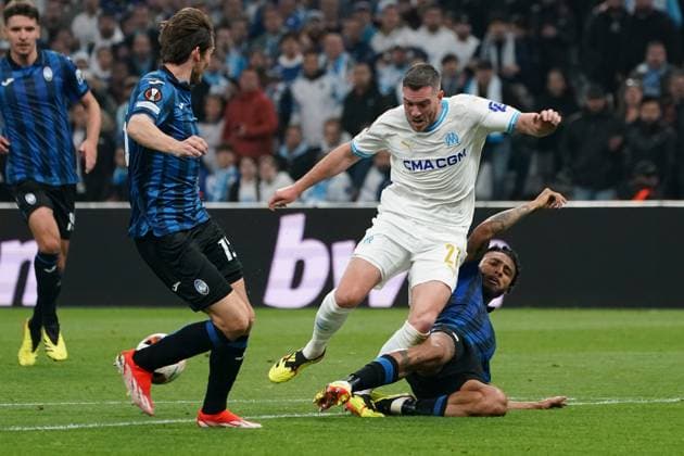 Jordan Veretout (Olympique de Marseille) and JosÃ Dos Santos Ederson (Atalanta Bergame) during the UEFA Europa League semifinal first leg match between Atalanta Bergame and Olympique de Marseille at Orange VÃ lodrome in Marseille. FOOTBALL : Olympique de Marseille vs Atalanta Bergame - Demi finale Europa League - Marseille - 02 05 2024 NorbertScanella Panoramic 