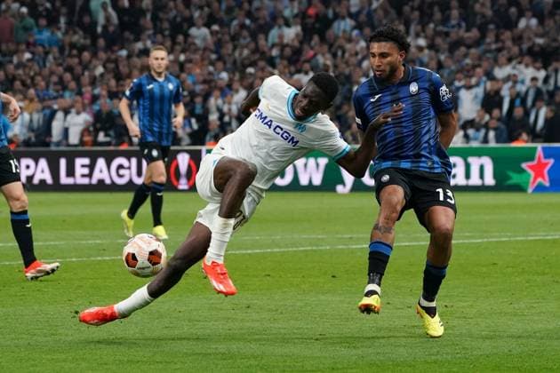 IsmaÃ¯la Sarr (Olympique de Marseille) and JosÃ Dos Santos Ederson (Atalanta Bergame) during the UEFA Europa League semifinal first leg match between Atalanta Bergame and Olympique de Marseille at Orange VÃ lodrome in Marseille. FOOTBALL : Olympique de Marseille vs Atalanta Bergame - Demi finale Europa League - Marseille - 02 05 2024 NorbertScanella Panoramic 