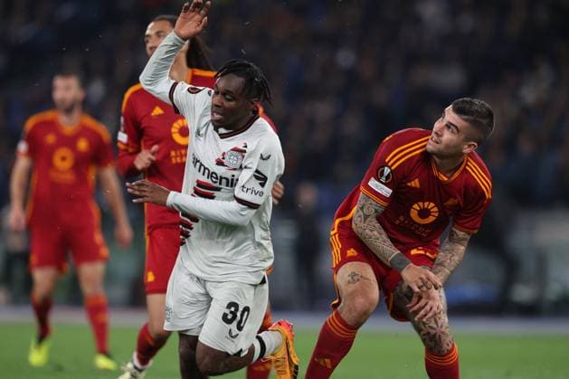 UEFA Europa League 2023-2024 - Semi-finals leg 1, AS Roma vs Bayer 04 Leverkusen Fußball at Olympic Stadium in Rome on 02th may 2024 Rome, Italy 2.05.2024: Jeremie Frimpong of Leverkusen, Gianluca Mancini of Roma during the UEFA Europa League 2023-2024, semi-finals leg 1, football match between AS Roma vs Bayer 04 Leverkusen Fußball at Olympic Stadium in Rome. Rome Olympic italy italy Copyright: xmarcoxiacobucci