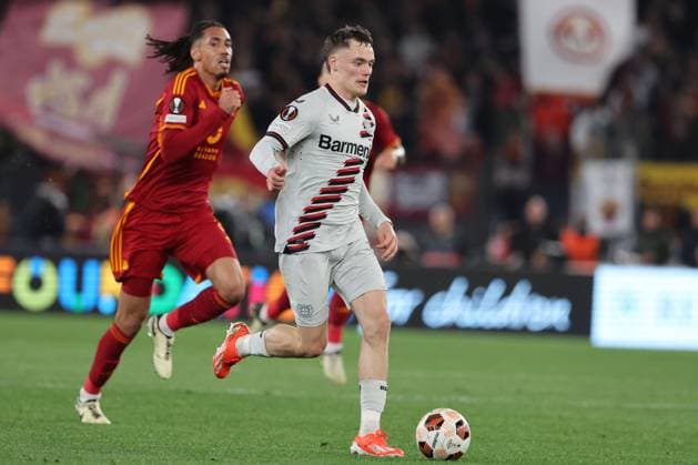 UEFA Europa League 2023-2024 - Semi-finals leg 1, AS Roma vs Bayer 04 Leverkusen Fußball at Olympic Stadium in Rome on 02th may 2024 Rome, Italy 2.05.2024: Florian Wirtz of Leverkusen, Chris Smalling of Roma during the UEFA Europa League 2023-2024, semi-finals leg 1, football match between AS Roma vs Bayer 04 Leverkusen Fußball at Olympic Stadium in Rome. Rome Olympic italy italy Copyright: xmarcoxiacobucci