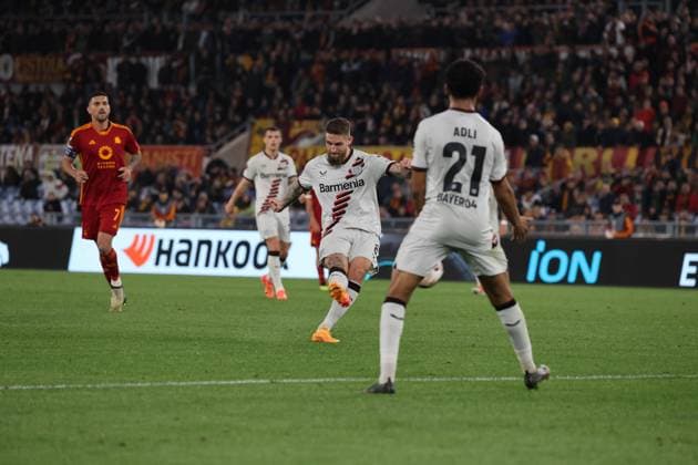 Europa League 2023 24 tra Roma vs Bayer Leverkusen 02 05 2024 Rome, Olympic Stadium, football match valid for the semi-final of the Europa League 2023 24 between AS Roma vs Bayer Leverkusen In the picture: Robert Andrich (Bayer 04 Leverkusen) goal ROMA Stadio Olimpico Lazio ITALIA Copyright: xFABIOxSASSOxFabioxSassox 2L8A4829
