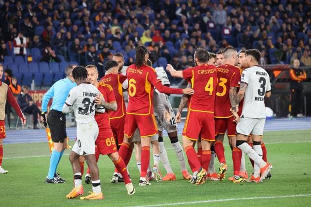 Goal for Leverkusen to make it 2-0 by Andrich Bayer 04 Leverkusen 8 , then scramble, AS Roma vs Bayer 04 Leverkusen, Europa League, semi-final, first leg, 2023 24 season, 02 05 2024, ITA, AS Roma vs Bayer 04 Leverkusen, Europa League, semi-final, first leg, 2023 24 season, 02 05 2024, Rome Copyright: xEibner-Pressefoto JoergxNiebergallx EP_JNL