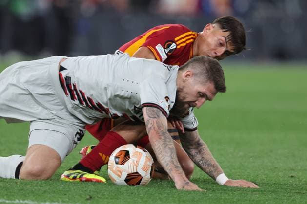 Rome, Italy 2.05.2024: Robert Andrich of Leverkusen, Paulo Dybala of Roma during the UEFA Europa League 2023-2024, semi-finals leg 1, football match between AS Roma vs Bayer 04 Leverkusen FuSsball at Olympic Stadium in Rome.  Copyright: xMarcoxIacobucci IPAxSportx xipa-x xx IPA_45678009 IPA_Agency_IPA45678009