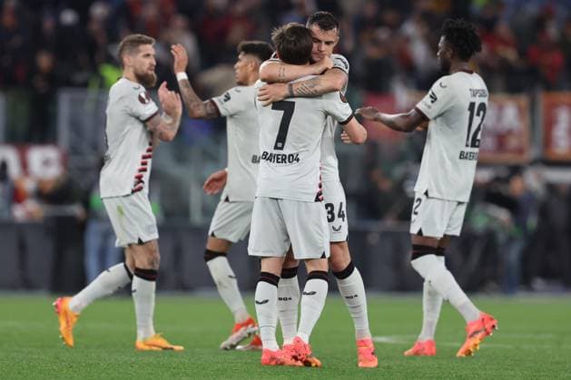 UEFA Europa League 2023-2024 - Semi-finals leg 1, AS Roma vs Bayer 04 Leverkusen Fußball at Olympic Stadium in Rome on 02th may 2024 Rome, Italy 2.05.2024: Lewerkusen win the match and celebrate with fans at end of the UEFA Europa League 2023-2024, semi-finals leg 1, football match between AS Roma vs Bayer 04 Leverkusen Fußball at Olympic Stadium in Rome. Rome Olympic italy italy Copyright: xmarcoxiacobucci