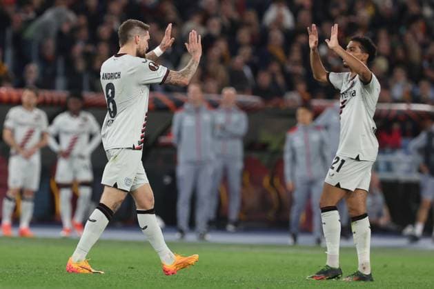 UEFA Europa League 2023-2024 - Semi-finals leg 1, AS Roma vs Bayer 04 Leverkusen Fußball at Olympic Stadium in Rome on 02th may 2024 Rome, Italy 2.05.2024: Robert Andrich of Leverkusen score the goal 0-2 and celebrate with the team during the UEFA Europa League 2023-2024, semi-finals leg 1, football match between AS Roma vs Bayer 04 Leverkusen Fußball at Olympic Stadium in Rome. Rome Olympic italy italy Copyright: xmarcoxiacobucci