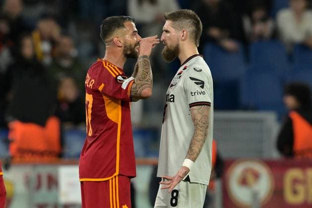 Roma s Leonardo Spinazzola and Leverkusen™s Robert Andrich during the UEFA Europa League semifinal first leg soccer match between AS Roma and Bayer 04 Leverkusen at the Olympic stadium in Rome, Italy, Thursday, May 2, 2024. (Alfredo Falcone LaPresse)  Copyright: xAlfredoxFalcone LaPressex