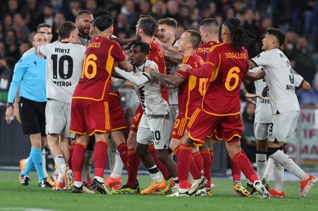 Football Europa League match - AS Roma vs Bayer 04 Leverkusen Rome, Italy 2.05.2024: brawl between players after the goal of Robert Andrich of Leverkusen during the UEFA Europa League 2023-2024, semi-finals leg 1, football match between AS Roma vs Bayer 04 Leverkusen FuSsball at Olympic Stadium in Rome. Rome Italy  Copyright: xIPAxSport ABACAx