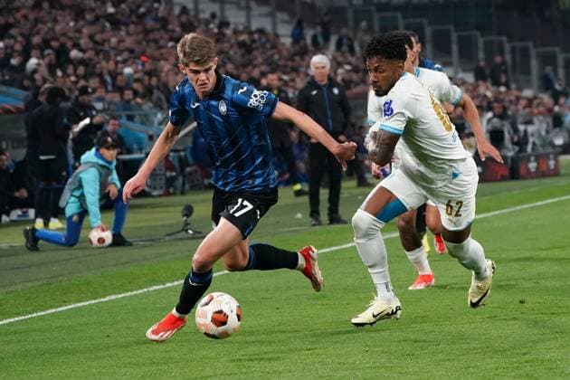 Charles De Ketelaere (Atalanta Bergame) and Michael Murillo Bermudez (Olympique de Marseille) during the UEFA Europa League semifinal first leg match between Atalanta Bergame and Olympique de Marseille at Orange VÃ lodrome in Marseille. FOOTBALL : Olympique de Marseille vs Atalanta Bergame - Demi finale Europa League - Marseille - 02 05 2024 NorbertScanella Panoramic 