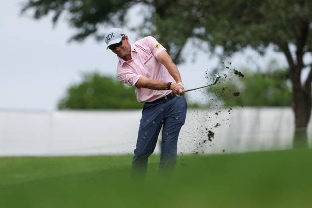 MCKINNEY, TX - MAY 02: Adam Schenk (USA) hits his approach shot on the first hole during the first round of the PGA, Golf Herren CJ CUP Byron Nelson on May 2, 2024, at TUP Craig Ranch in McKinney, TX. (Photo by David Buono Icon Sportswire) GOLF: MAY 02 PGA CJ CUP Byron Nelson EDITORIAL USE ONLY Icon240502146