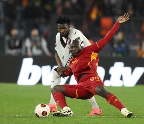 (240503) -- ROME, May 3, 2024 -- Bayer 04 Leverkusen s Edmond Tapsoba (L) vies with Roma s Romelu Lukaku during the UEFA Europa League semifinal 1st leg match between Roma and Bayer 04 Leverkusen in Rome, Italy, May 2, 2024. (Photo by Xinhua) (SP) ITALY-ROME-FOOTBALL-UEFA EUROPA LEAGUE-SEMIFINALS-ROMA VS LEVERKUSEN AugustoxCasasoli 