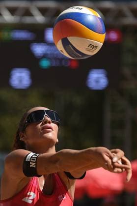 (240503) -- BRASILIA, May 3, 2024 -- Zoe Verge-Depre of Switzerland passes the ball during the main draw match between Carolina Solberg Barbara Seixas of Brazil and Esmee Bobner Zoe Vergr-Depre of Switzerland at the Volleyball World Beach Pro Tour Elite 16 2024 in Brasilia, Brazil, May 2, 2024. ) (SP)BRAZIL-BRASILIA Beach volleyball, Beachvolleyball WORLD PRO TOUR LucioxTavora 