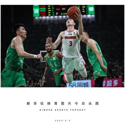 (240503) -- BEIJING, May 3, 2024 -- Hu Mingxuan (2nd R) of Guangdong Southern Tigers goes for a lay-up during the play-off semifinal second leg match between Liaoning Flying Leopards and Guangdong Southern Tigers at the 2023-2024 season of the Chinese Basketball Association (CBA) league in Shenyang, northeast China s Liaoning Province, May 3, 2024. ) ) (SP)XINHUA SPORTS TOPSHOT (CN) PanxYulong 