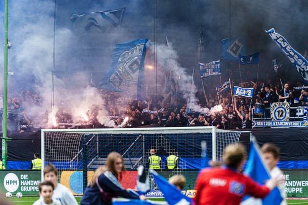 Pyrotechnics Begalo Fans Ultras Hamburger SV GER, Hamburger SV vs FC St Pauli, Football, 2 Bundesliga, Matchday 32, Season 2023 2024, 03 05 2024 DFL REGULATIONS PROHIBIT ANY USE OF PHOTOGRAPHS AS IMAGE SEQUENCES AND OR QUASI VIDEO GER, Hamburger SV vs FC St Pauli, Football, 2 Bundesliga, Matchday 32, Season 2023 2024, 03 05 2024 Hamburg Copyright: xEibner-Pressefoto MarcelxvonxFehrnx EP_MFN