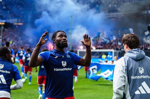 Stephan Ambrosius Hamburger SV, 35 betet GER, Hamburger SV vs FC St Pauli, Football, 2 Bundesliga, Matchday 32, Season 2023 2024, 03 05 2024 DFL REGULATIONS PROHIBIT ANY USE OF PHOTOGRAPHS AS IMAGE SEQUENCES AND OR QUASI VIDEO GER, Hamburger SV vs FC St Pauli, Football, 2 Bundesliga, Matchday 32, Season 2023 2024, 03 05 2024 Hamburg Copyright: xEibner-Pressefoto MarcelxvonxFehrnx EP_MFN