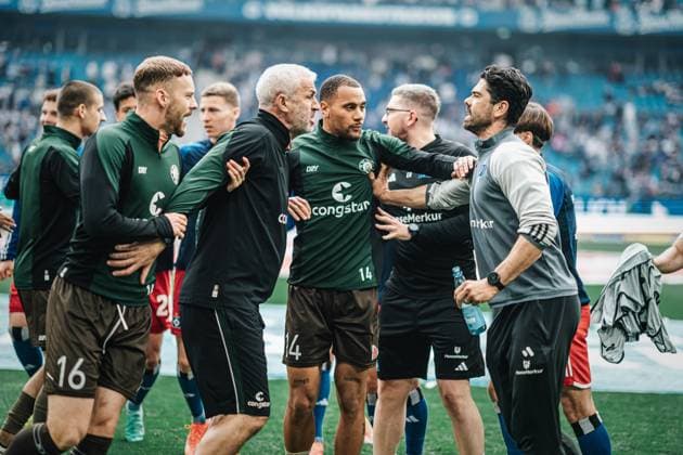Soccer Men Season 2023 2024 2 Soccer Bundesliga 32 Matchday Hamburger SV vs FC St Pauli 03 05 2024 Peter Nemeth left, FC St Pauli and Sebastian Capel rehab coach HSV right clash before the match Hamburg Volksparkstadion Hamburg Germany