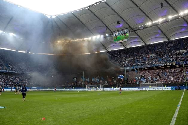 03 05 2024, xtgx, Football 2 Bundesliga, Hamburger SV FC St Pauli emspor, v l symbol photo, symbol image, fans of HSV send pyro, pyrotechnics, smoke, fog DFL DFB REGULATIONS PROHIBIT ANY USE OF PHOTOGRAPHS as IMAGE SEQUENCES and or QUASI VIDEO Hamburg