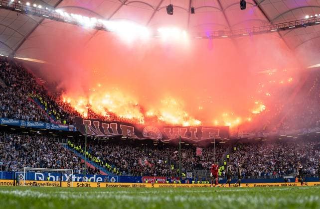 Soccer, Men, Season 2023 2024, 2 Bundesliga 32 Matchday , Hamburger SV FC St Pauli, Fans of St Pauli ignite pyrotechnics, 03 05 2024, Copyright: xSebastianxRäppold MatthiasxKochx
