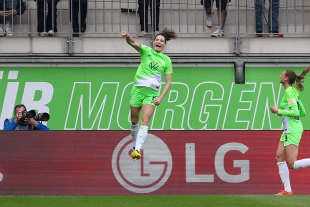 from left goal scorer Dominique Janssen VfL Wolfsburg, 6 with goal celebration, cheering, jubilant, optimistic, game scene, highlight, joy about the goal to 1 0, THE DFB REGULATIONS PROHIBIT ANY USE OF PHOTOGRAPHS AS IMAGE SEQUENCES AND OR QUASI VIDEO , 03 05 2024, Wolfsburg Germany , Football, Google Pixel Womens Bundesliga, VfL Wolfsburg 1 FC Köln xobx