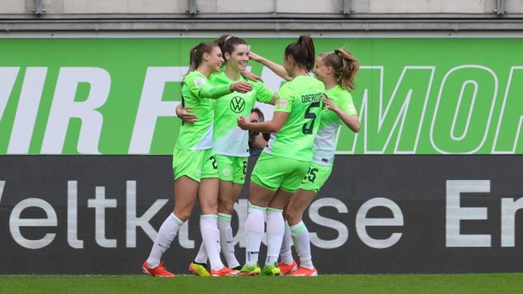 v li VfL Wolfsburg players with goal celebration, cheering, jubilant, optimistic, match scene, highlight, joy about the 1-0 goal, THE DFB REGULATIONS PROHIBIT ANY USE OF PHOTOGRAPHS AS IMAGE SEQUENCES AND OR QUASI VIDEO , 03 05 2024, Wolfsburg Germany , Football, Google Pixel Womens Bundesliga, VfL Wolfsburg 1 FC Köln xobx