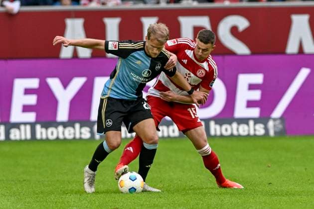 from left in duel Sebastian Andersson 20, 1 FC Nuernberg Tim Oberdorf 15, Fortuna Duesseldorf 03 05 2024 Soccer Fortuna Duesseldorf vs 1 FC Nuernberg , Merkur Spiel Arena, Duesseldorf, DFB DFL REGULATIONS PROHIBIT ANY USE OF PHOTOGRAPHS AS IMAGE SEQUENCES AND OR QUASI VIDEO NRW Germany Copyright: xpepphotox xHorstxMauelshagenx pep00321, pep_20240503_hm
