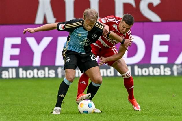 from left in duel Sebastian Andersson 20, 1 FC Nuernberg Tim Oberdorf 15, Fortuna Duesseldorf 03 05 2024 Soccer Fortuna Duesseldorf vs 1 FC Nuernberg , Merkur Spiel Arena, Duesseldorf, DFB DFL REGULATIONS PROHIBIT ANY USE OF PHOTOGRAPHS AS IMAGE SEQUENCES AND OR QUASI VIDEO NRW Germany Copyright: xpepphotox xHorstxMauelshagenx pep00321, pep_20240503_hm