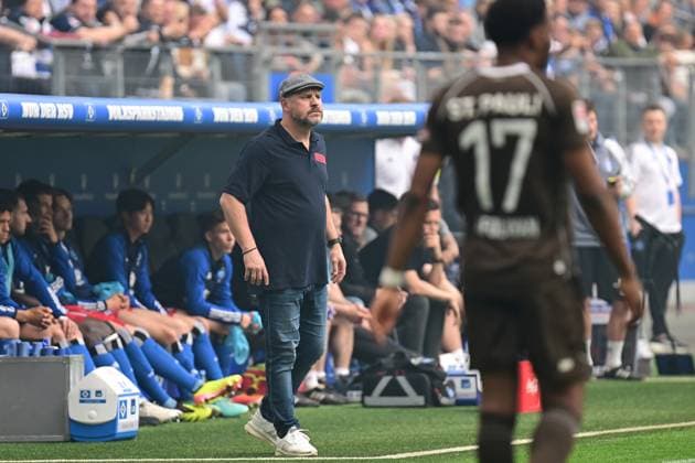 Soccer I Men I 2023 2024 I 2 Bundesliga I 32 Matchday I Hamburger SV FC St Pauli I 3 5 2024 Steffen Baumgart Coach, Hamburger SV extremely concentrated Hamburg Volksparkstadion Hamburg Germany Copyright: xLobeca AndreasxHannigx