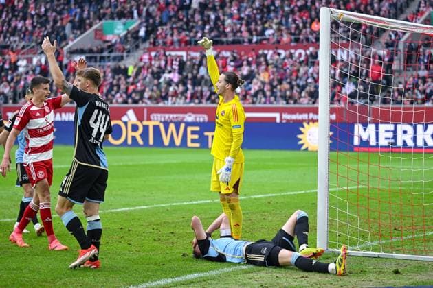 03 05 2024, Soccer, 2 Bundesliga, 32 Matchday Season 2023 2024, Fortuna Düsseldorf 1 FC Nuremberg, Florian Hübner 1 FC Nuremberg is treated xRHR PHOTO TKx Copyright: RHR-FOTOx RHR-FOTO TK