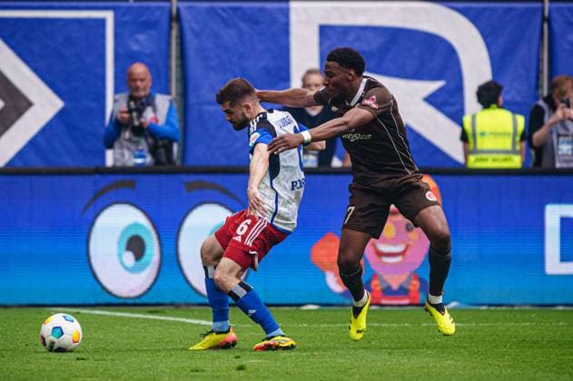 Lukasz Poreba Hamburger SV, 06 , Oladapo Afolayan FC St Pauli, 17 GER, Hamburger SV vs FC St Pauli, Football, 2 Bundesliga, Matchday 32, Season 2023 2024, 03 05 2024 DFL REGULATIONS PROHIBIT ANY USE OF PHOTOGRAPHS AS IMAGE SEQUENCES AND OR QUASI VIDEO GER, Hamburger SV vs FC St Pauli, Football, 2 Bundesliga, Matchday 32, Season 2023 2024, 03 05 2024 Hamburg Copyright: xEibner-Pressefoto MarcelxvonxFehrnx EP_MFN
