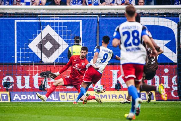 Goal for 1 0 Robert Glatzel Hamburger SV, 09 , disallowed for foul, VAR decision, video referee, video evidence GER, Hamburger SV vs FC St Pauli, Football, 2 Bundesliga, Matchday 32, Season 2023 2024, 03 05 2024 DFL REGULATES PROHIBIT ANY USE OF PHOTOGRAPHS AS IMAGE SEQUENCES AND OR QUASI VIDEO GER, Hamburger SV vs FC St Pauli, Football, 2 Bundesliga, Matchday 32, Season 2023 2024, 03 05 2024 Hamburg Copyright: xEibner-Pressefoto MarcelxvonxFehrnx EP_MFN