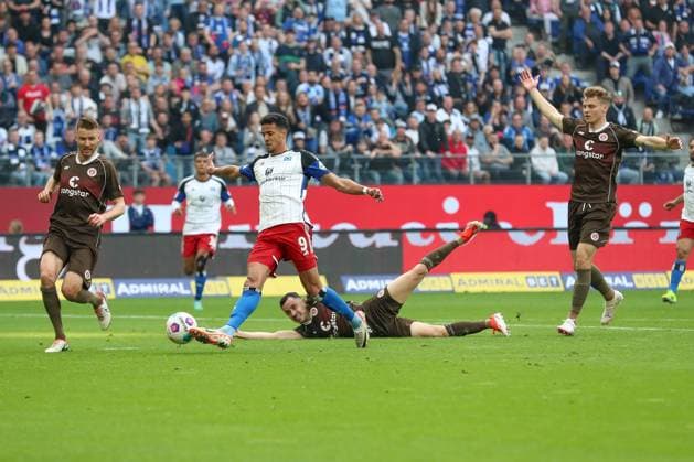 03 05 2024, xtgx, Soccer 2 Bundesliga, Hamburger SV FC St Pauli emspor, v l The goal by Robert Glatzel HSV, 9 to 1 0 was disallowed due to a foul DFL DFB REGULATIONS PROHIBIT ANY USE OF PHOTOGRAPHS as IMAGE SEQUENCES and or QUASI VIDEO Hamburg