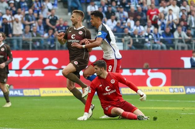 03 05 2024, xtgx, Soccer 2 Bundesliga, Hamburger SV FC St Pauli emspor, v l The goal by Robert Glatzel HSV, 9 to 1 0 was disallowed due to a foul DFL DFB REGULATIONS PROHIBIT ANY USE OF PHOTOGRAPHS as IMAGE SEQUENCES and or QUASI VIDEO Hamburg