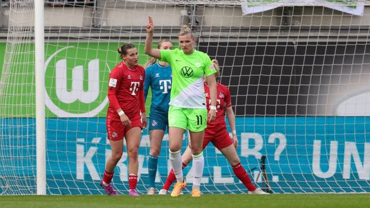 from left goal scorer Alexandra Popp Alex Popp, VfL Wolfsburg, 11 with goal celebration, cheering, jubilant, optimistic, game scene, highlight, joy about the goal for 4 0, THE DFB REGULATIONS PROHIBIT ANY USE OF PHOTOGRAPHS AS IMAGE SEQUENCES AND OR QUASI VIDEO , 03 05 2024, Wolfsburg Germany , Football, Google Pixel Womens Bundesliga, VfL Wolfsburg 1 FC Köln xobx