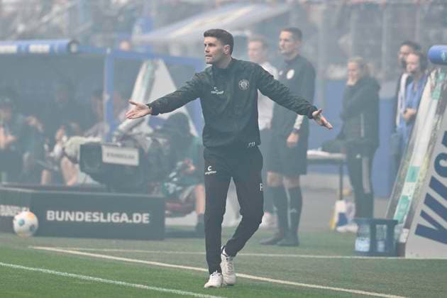 GER 2 FBL,, Hamburger SV vs FC St Pauli 03 05 2024, Volksparkstadion, Hamburg, GER 2 FBL, Hamburger SV vs FC St Pauli in the picture Coach Fabian Huerzeler Hürzeler Paulli in the fog of pyrotechnics nordphotoxGmbH xWitke nph00002