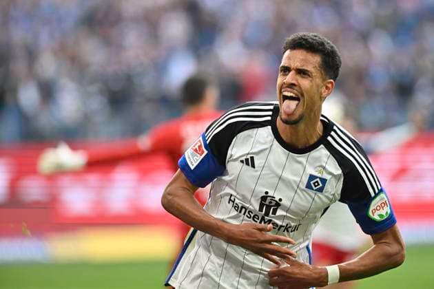 GER 2 FBL,, Hamburger SV vs FC St Pauli 03 05 2024, Volksparkstadion, Hamburg, GER 2 FBL, Hamburger SV vs FC St Pauli in the picture Robert Glatzel Hamburg 09 fouls Manolis Saliakas Pauli 02 , shoots a goal, cheers and the goal is not counted nordphotoxGmbH xWitke nph00002