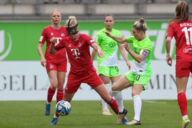 from left Celina Degen 1 FC Köln, 5 and Svenja Huth VfL Wolfsburg, 10 in a duel, dynamic, action, game scene, THE DFB REGULATIONS PROHIBIT ANY USE OF PHOTOGRAPHS AS IMAGE SEQUENCES AND OR QUASI VIDEO , 03 05 2024, Wolfsburg Germany , Football, Google Pixel Womens Bundesliga, VfL Wolfsburg 1 FC Köln xobx