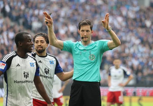 Referee Dr Matthias Joellenbeck Football, Men, Season 2023 2024, 2 BL, Volksparkstadion, Hamburger SV vs FC St Pauli, City derby DFL REGULATIONS PROHIBIT ANY USE OF PHOTOGRAPHS AS IMAGE SEQUENCES AND OR QUASI VIDEO