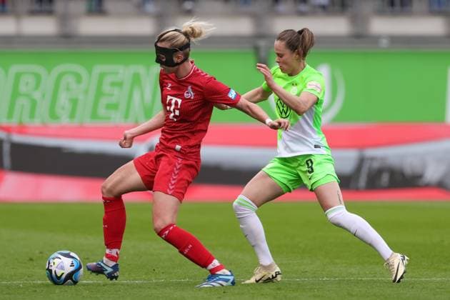 from left Celina Degen 1 FC Köln, 5 and Ewa Pajor VfL Wolfsburg, 9 in a duel, dynamic, action, game scene, THE DFB REGULATIONS PROHIBIT ANY USE OF PHOTOGRAPHS AS IMAGE SEQUENCES AND OR QUASI VIDEO , 03 05 2024, Wolfsburg Germany , Football, Google Pixel Womens Bundesliga, VfL Wolfsburg 1 FC Köln xobx