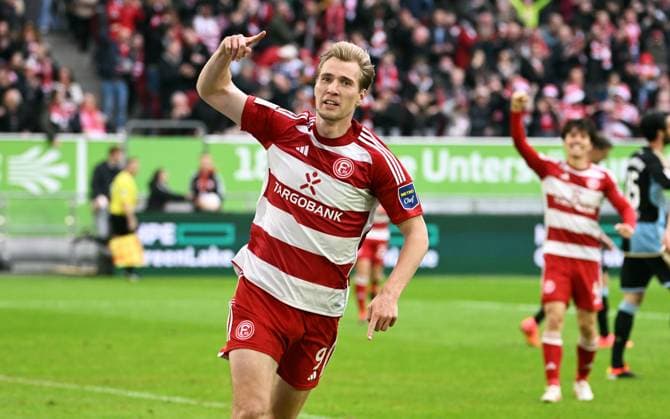 Soccer, 2 Bundesliga, Germany, Men, Season 2023 2024, 32 Matchday, Merkur Spiel Arena Düsseldorf, Fortuna Düsseldorf 1 FC Nuremberg Cheers Vincent Vermeij F95 after his goal to 1 0 Cheers, Joy, Action DFB DFL REGULATIONS PROHIBIT ANY USE OF PHOTOGRAPHS AS IMAGE SEQUENCES AND OR QUASI VIDEO