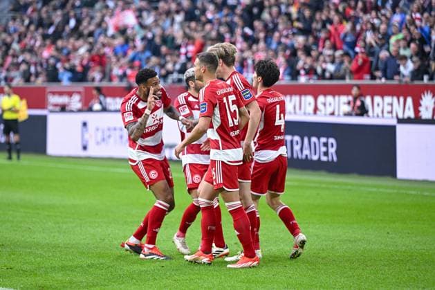 03 05 2024, Soccer, 2 Bundesliga, 32 Matchday Season 2023 2024, Fortuna Düsseldorf 1 FC Nuernberg, Vincent Vermeij Fortuna Düsseldorf celebrates the goal to 2 0 with the team xRHR PHOTO TKx Copyright: RHR-FOTOx RHR-FOTO TK