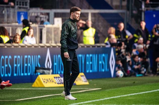Fabian Huerzeler FC St Pauli, Coach GER, Hamburger SV vs FC St Pauli, Football, 2 Bundesliga, Matchday 32, Season 2023 2024, 03 05 2024 DFL REGULATIONS PROHIBIT ANY USE OF PHOTOGRAPHS AS IMAGE SEQUENCES AND OR QUASI VIDEO GER, Hamburger SV vs FC St Pauli, Football, 2 Bundesliga, Matchday 32, Season 2023 2024, 03 05 2024 Hamburg Copyright: xEibner-Pressefoto MarcelxvonxFehrnx EP_MFN