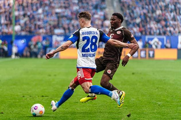 Miro Muheim Hamburger SV, 28 , Oladapo Afolayan FC St Pauli, 17 GER, Hamburger SV vs FC St Pauli, Football, 2 Bundesliga, Matchday 32, Season 2023 2024, 03 05 2024 DFL REGULATIONS PROHIBIT ANY USE OF PHOTOGRAPHS AS IMAGE SEQUENCES AND OR QUASI VIDEO GER, Hamburger SV vs FC St Pauli, Football, 2 Bundesliga, Matchday 32, Season 2023 2024, 03 05 2024 Hamburg Copyright: xEibner-Pressefoto MarcelxvonxFehrnx EP_MFN